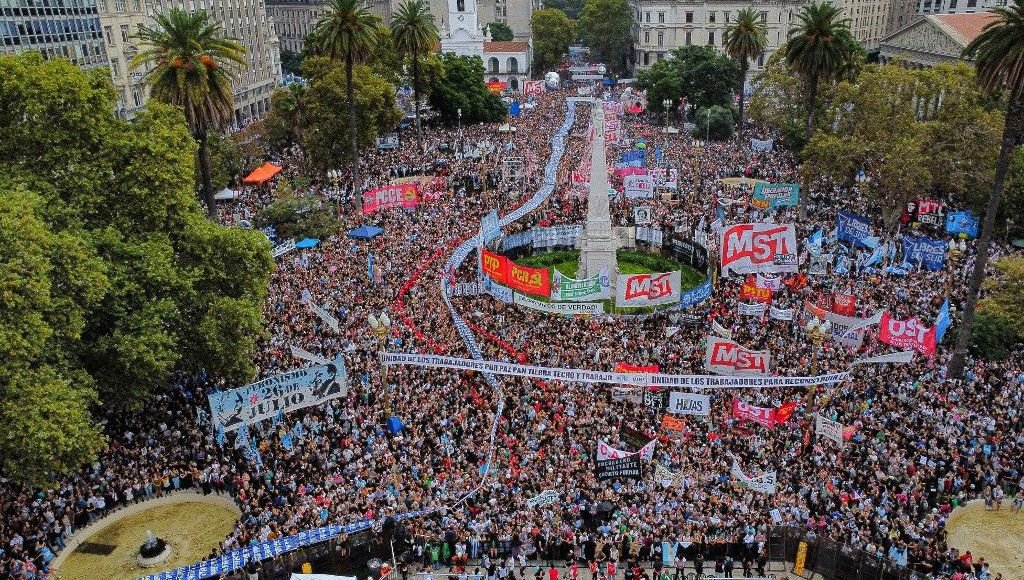 Argentine : la manifestation massive en mémoire de la dictature vire à la protestation contre le président Milei