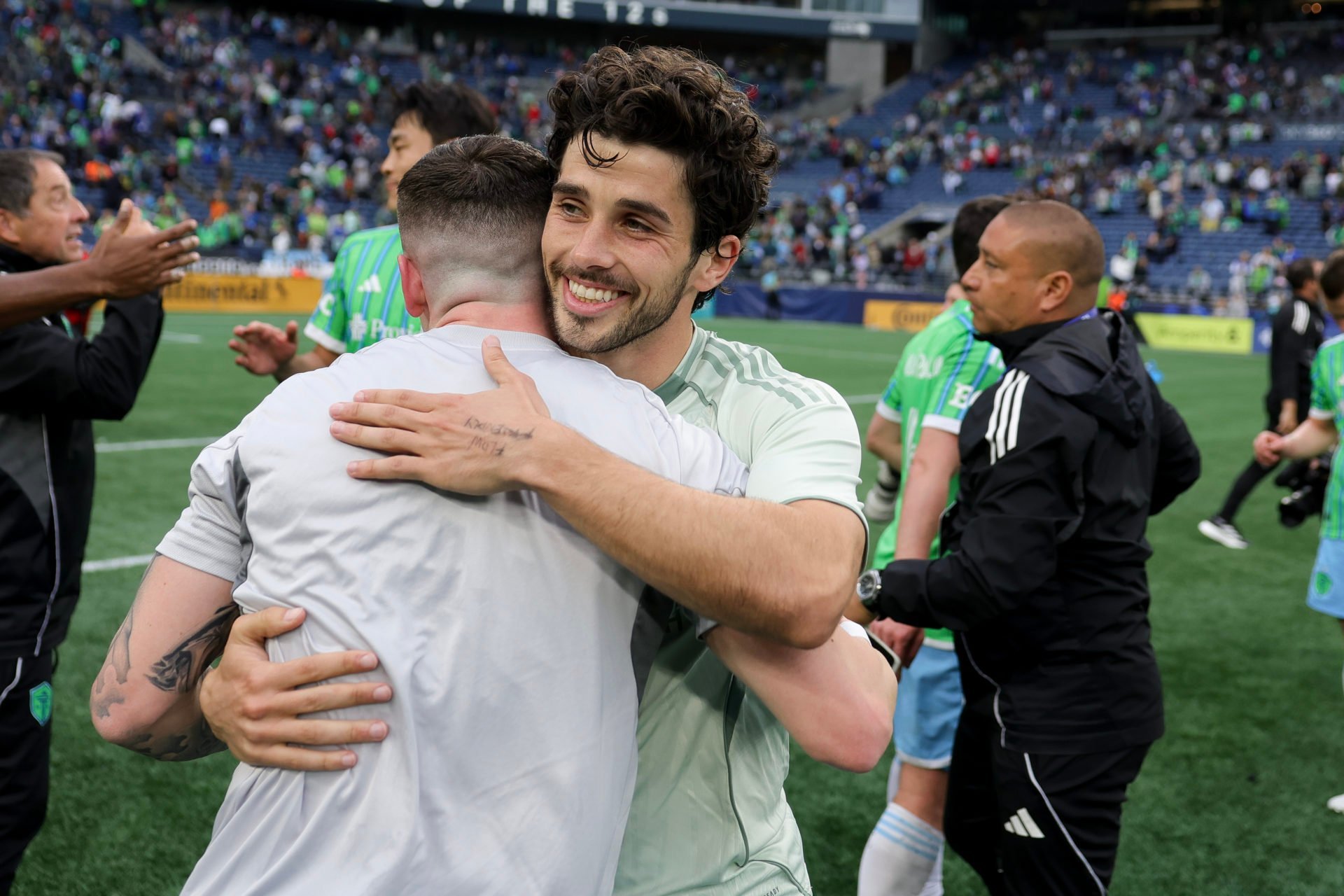 Rangers sent haunting £7m transfer reminder as Ibrox hero restarts career in green instead of blue