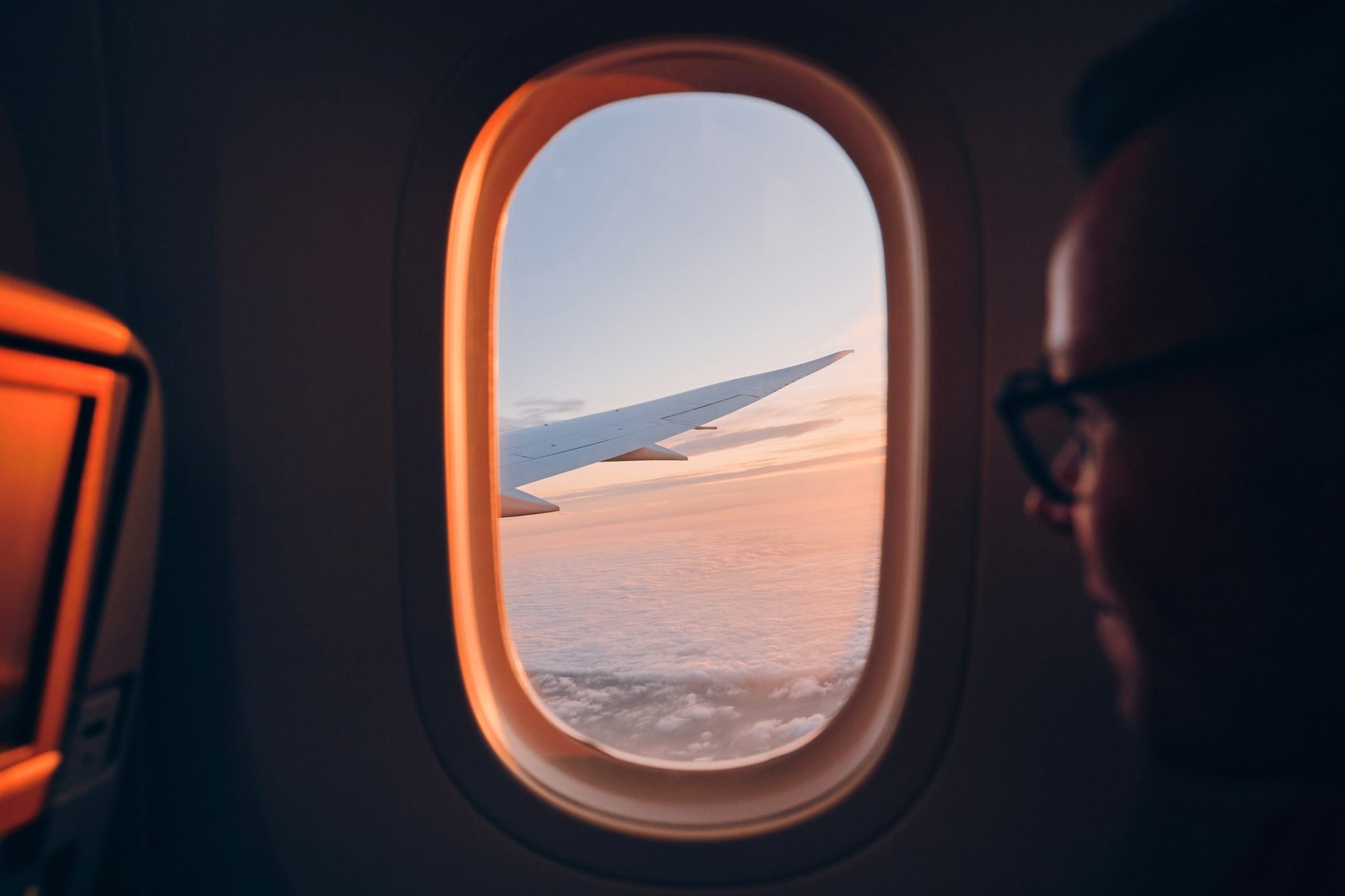This Is Why Airplane Windows Are Round