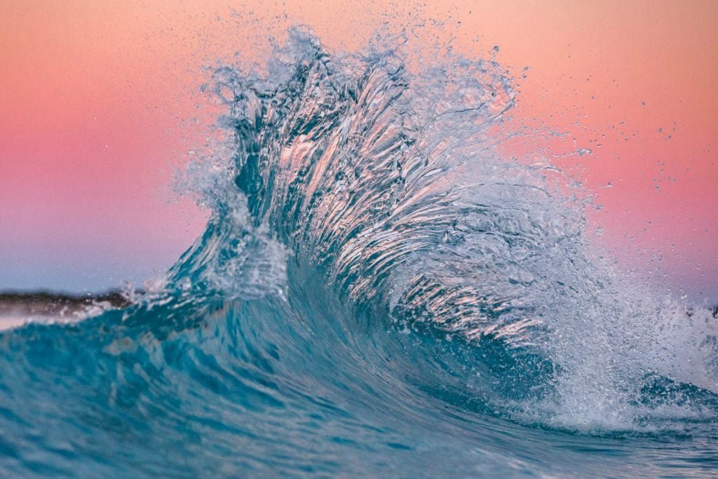 20 Breathtaking Wave Photos You Won’t Believe Are Real