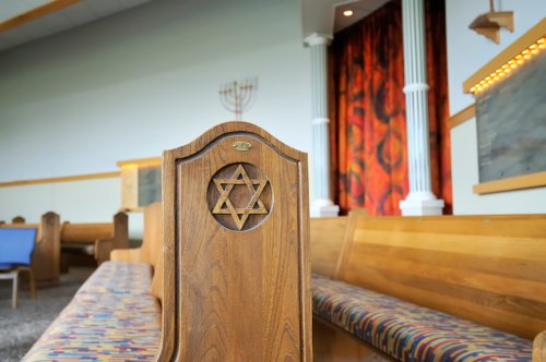 Jewish Funeral Etiquette for Non-Jews: An Attendee's Guide to End-of-Life Events