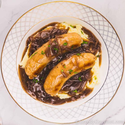 Make Any Night Special with This Classic Bangers and Mash Recipe!