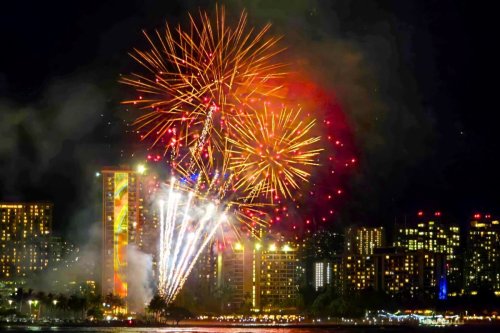 Tonight's the Night for Waikiki's Best Free Show (Here's where to watch!)🎆
