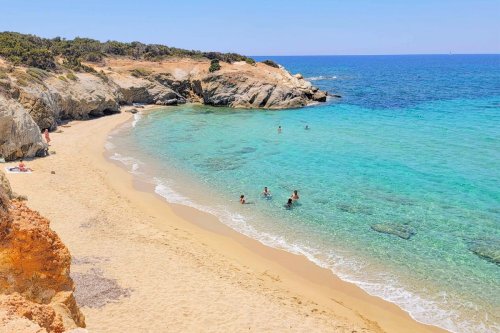 Last Chance to Hit the Beach in the Greek Islands This Season (Here's Where to Go!) 🏖️
