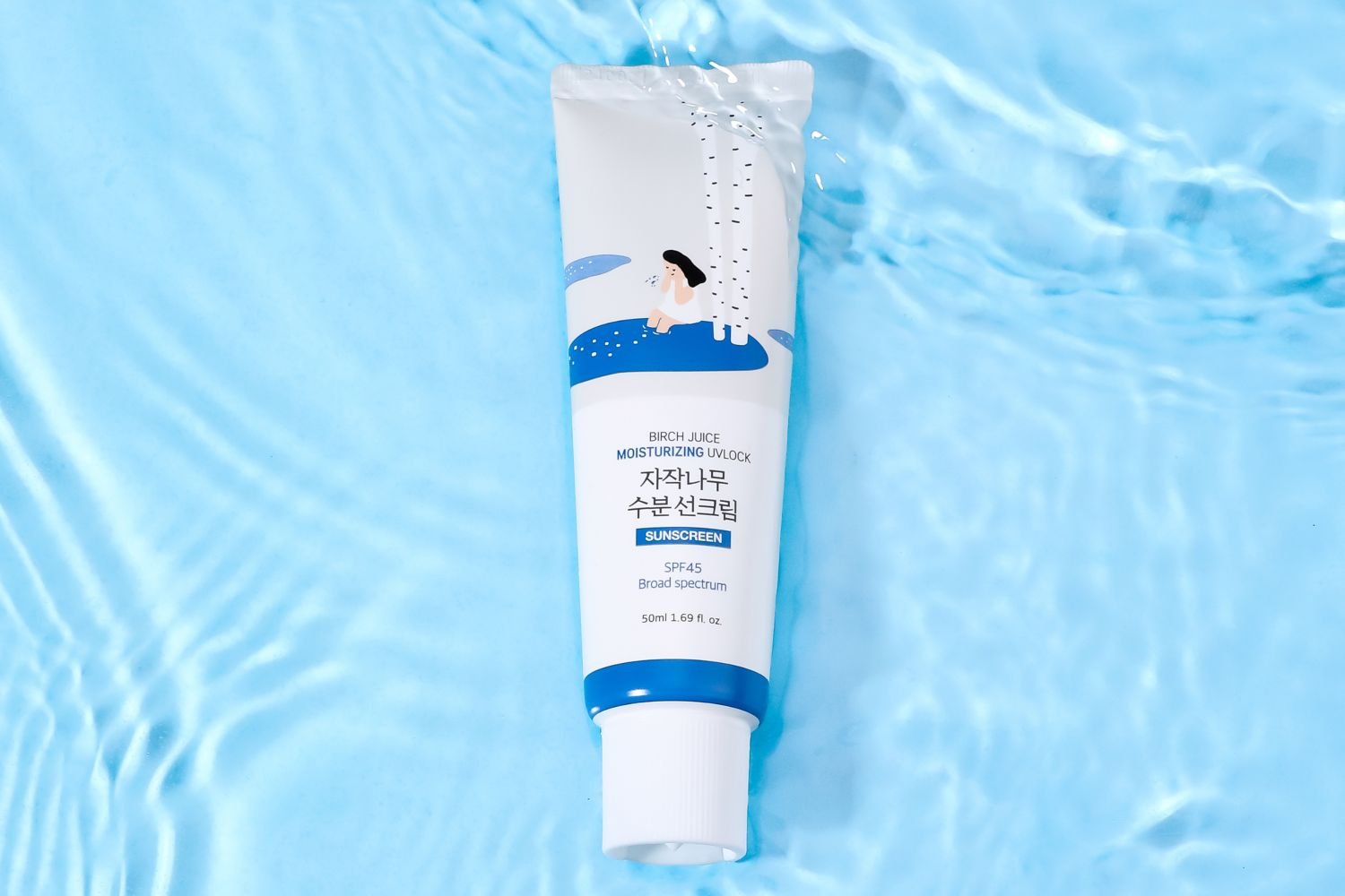 We Asked Our Picky Editors for Their Favorite Glow-Enhancing Face Sunscreens—18 Recs for Any Skin Type