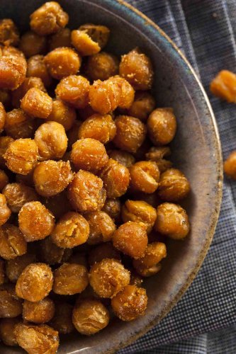 I Finally Figured Out How to Make the Crispiest, Crunchiest Chickpeas—And They're Seriously Good on Everything