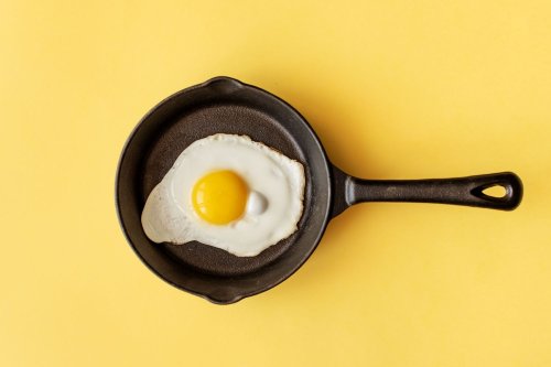 Should you cook eggs in butter or oil? 
