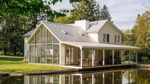 New York's Floating Farmhouse Is a Delightfully Dreamy Retreat in the Catskills