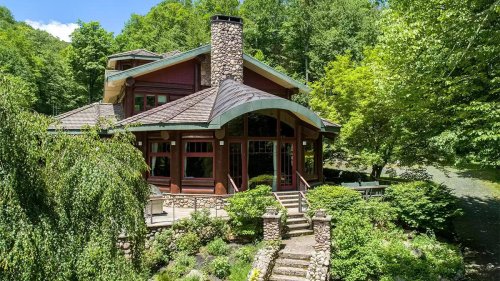 Picturesque Log Cabin in the Catskills Gives Off Serious Hobbit Vibes