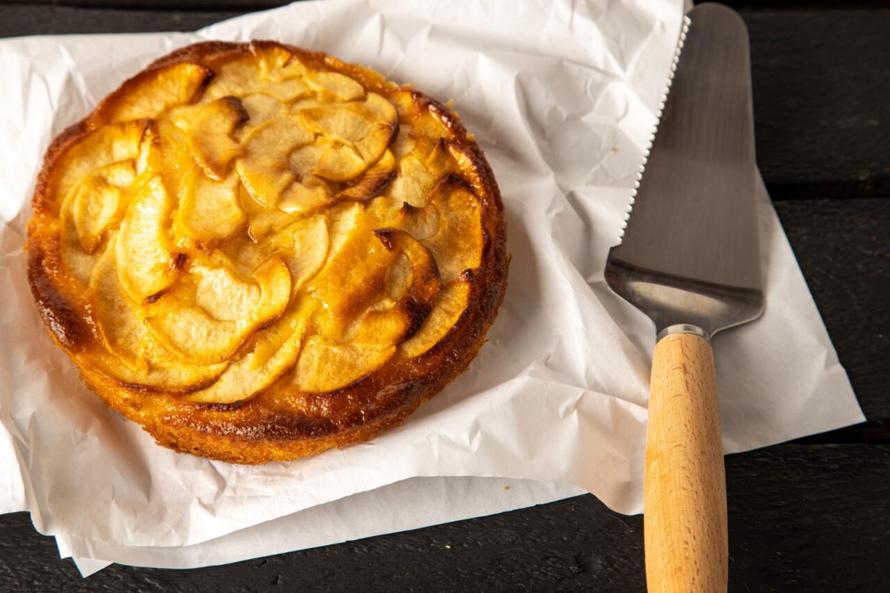 Receita Rápida de Bolo de Maçã com Açúcar Mascavo!