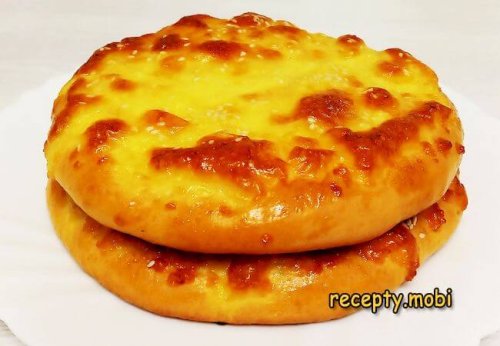 Сырные лепешки из дрожжевого теста