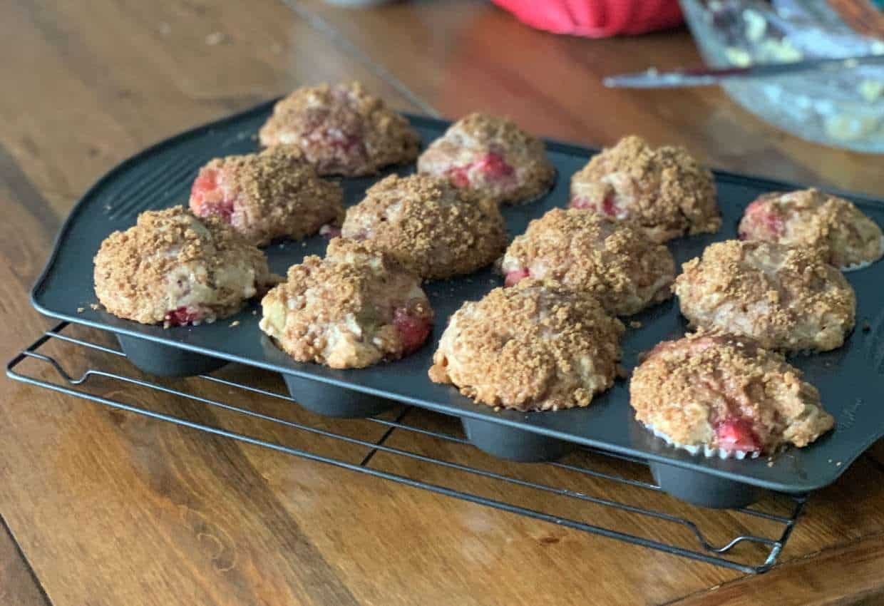 Strawberry rhubarb muffins