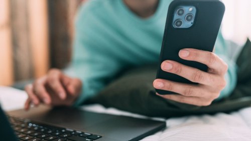 Judge orders blogger to hand over devices in lawsuit over blog comments
