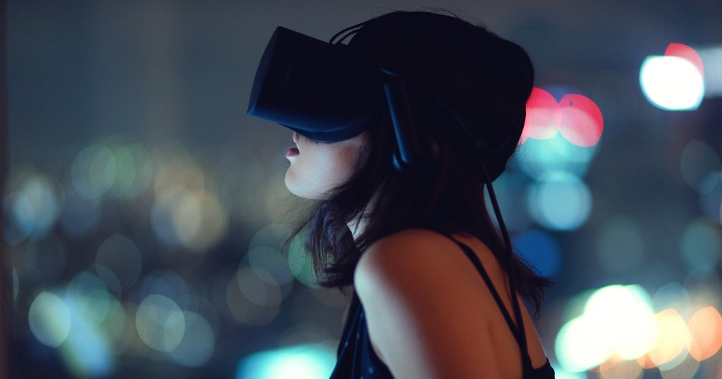 AR & VR: Augmented & Virtual Reality 