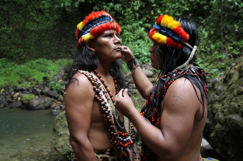 Ecuador: Mit dem Schamanen unterm Wasserfall