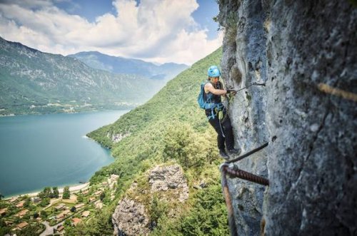 7 abenteuerliche Wanderwege mit Klettersteigen in Europa