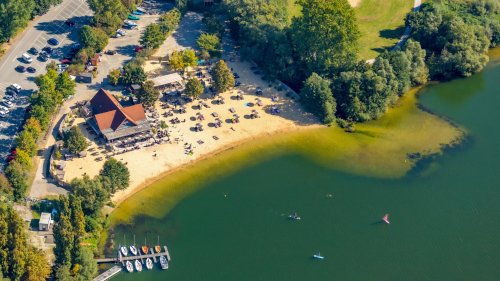 Nette, kleine Camping-Stellplätze am Wasser