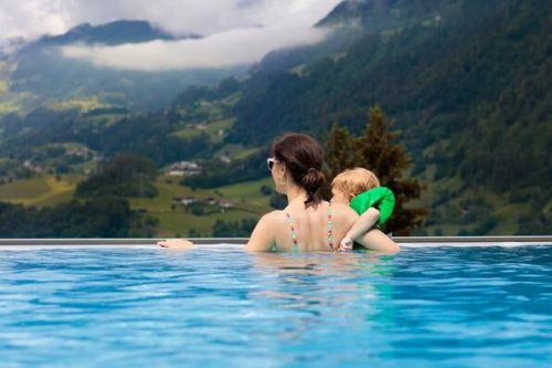 Besondere Wellness-Oasen: 8 schöne Hotelpools in den Bergen