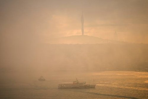 Schnee und Nebel in der Türkei: Schiffsverkehr unterbrochen - Flüge fallen aus