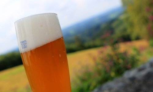 Deutschlands erster Bierfernwanderweg: 6 süffige Etappen