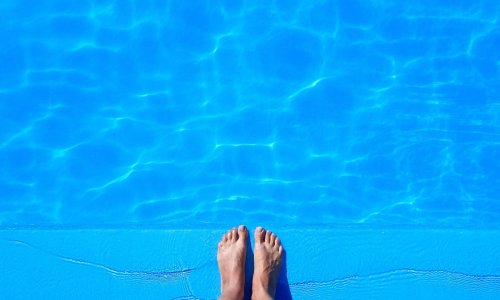 Sommer-Quiz: Wie gut kennst du die Freibad-Regeln?