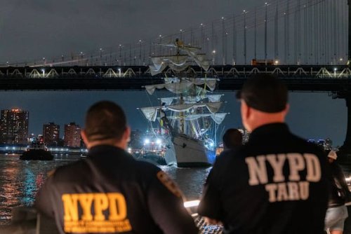 Schwerer Unfall in New York: Schiff kracht in berühmte Brooklyn Bridge