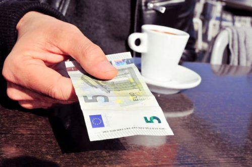 Abzocke? In diesem Café in Barcelona wird der Kaffee teurer, je länger du bleibst