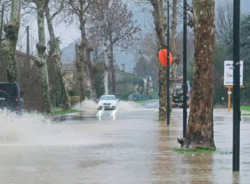 Italien: Überschwemmungen und Erdrutsche sorgen für Evakuierungen und Probleme im Bahnverkehr