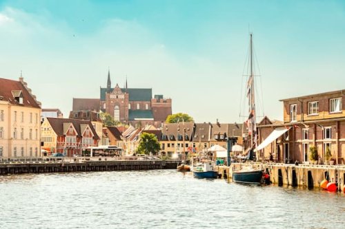 7 schöne deutsche Kleinstädte, die direkt am Wasser liegen