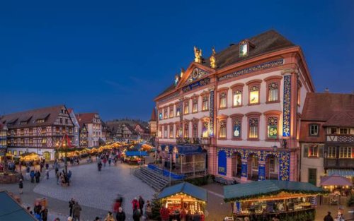 In diesen deutschen Städten werden Gebäude zu riesigen Adventskalendern