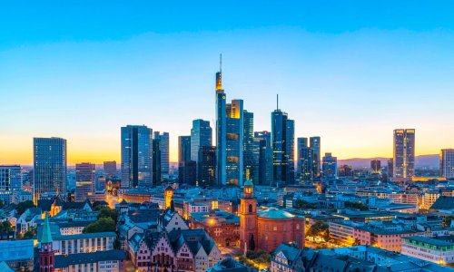 Deutschlands höchste Rooftop-Bar eröffnet in Frankfurt