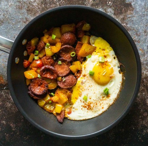 Sucuk Pfanne mit Ei — schnell und lecker!