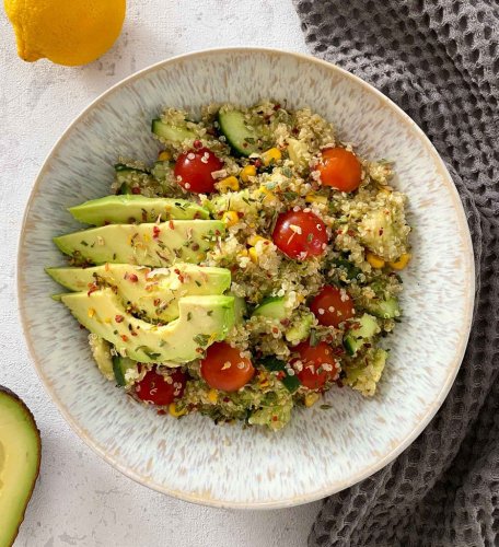 Quinoa Salat mit Avocado [einfach & vegan]