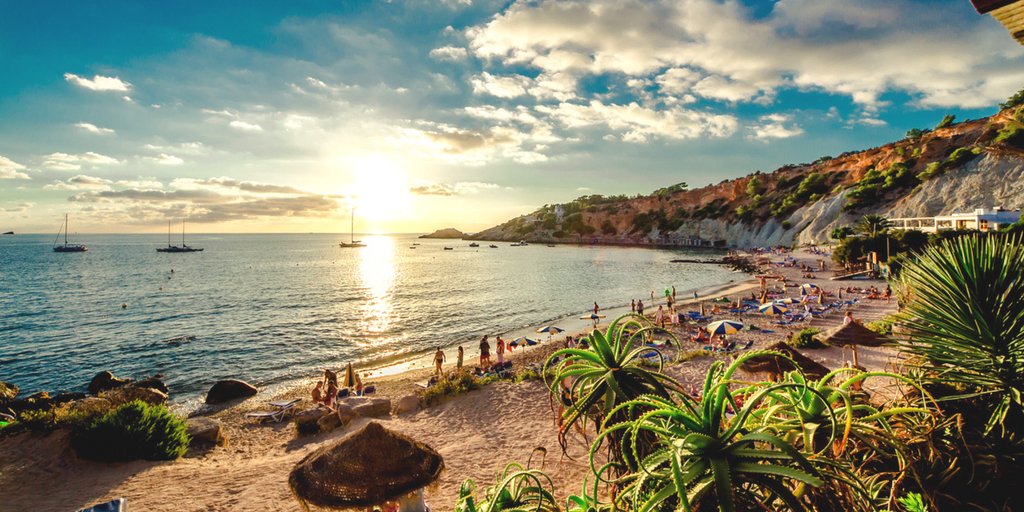 Urlaub auf Ibiza: Sonne, Strand und Party auf den Balearen