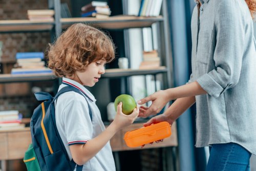 El divertido hilo viral de una madre sobre el debate entre padres y profesores en torno al almuerzo escolar de los niños