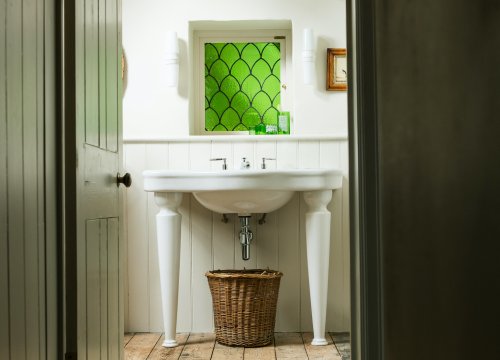 The Reclaimed Bath: 8 Retrouvius Designs Featuring Vintage and Salvaged Components