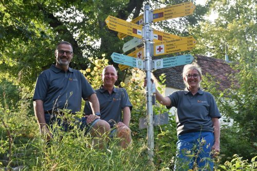 Damit sich Wanderer nicht verlaufen: Wie Mitglieder des Albvereins die Beschilderung instand setzen