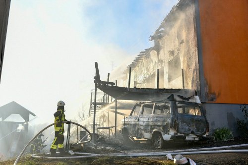 Wohnhausbrand in Gschwend-Horlachen: Löscharbeiten dauern an