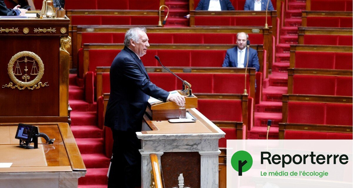 Énergies renouvelables : Bayrou se couche devant le RN