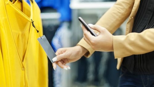 How shoppers use their smartphones in stores
