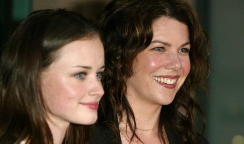 Gilmore Girls Fans Are Freaking Out Over This New TJ.Maxx Throw Blanket