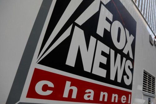 Fox News settles gender discrimination suit with female reporter: lawyer