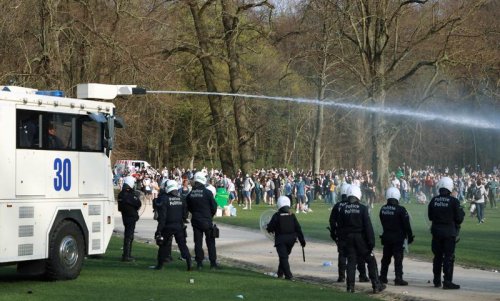 Police disperse thousands at Belgian April Fool party