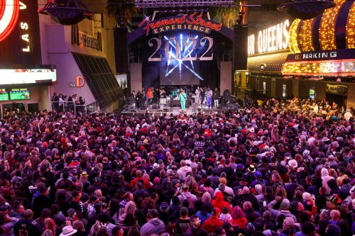 Downtown Las Vegas ushers in 2022 with rockin’ party — PHOTOS