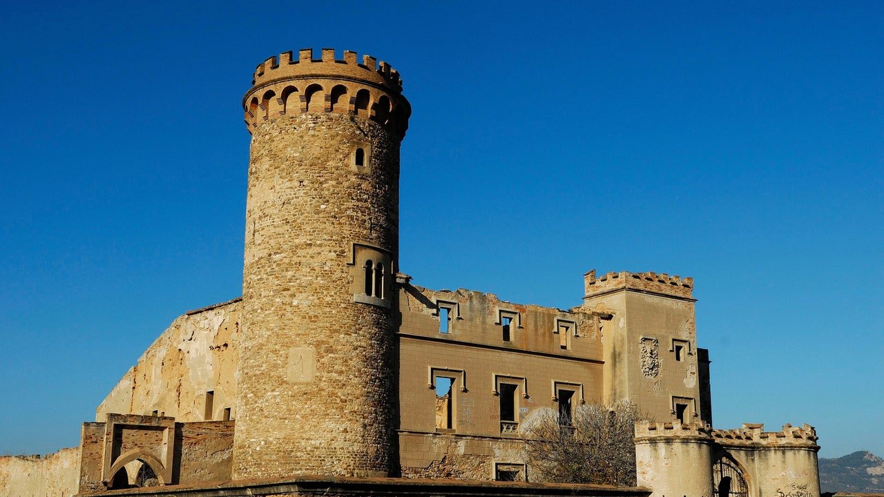 ARQUITECTURA EN EXTINCIÓN: La torre Salvana, la más paranormal de Cataluña, está en ruinas