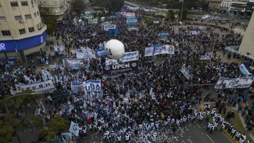 À la Une: mobilisation massive en Argentine contre la vie chère