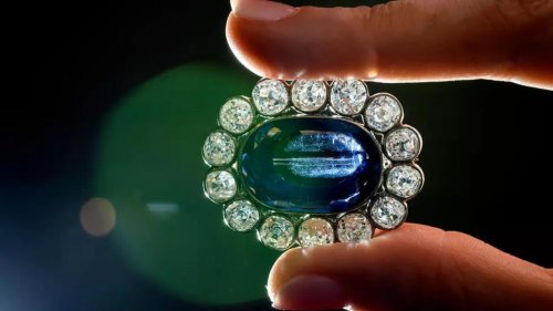 Going, going, gone! Napoleon’s daughter’s extravagant jewellery sold for €1.37m