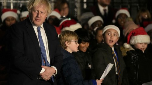 Omicron au Royaume-Uni: Boris Johnson contre les scientifiques