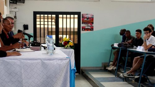 En visite au Sénégal, Christiane Taubira échange avec les lycéens de Dakar