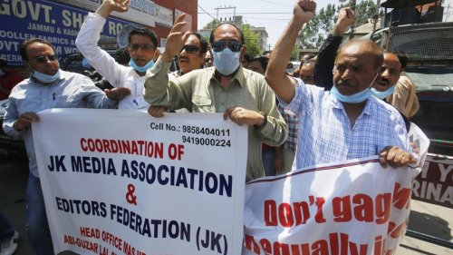 Kashmir journalists protest against 'stifling' new media policy